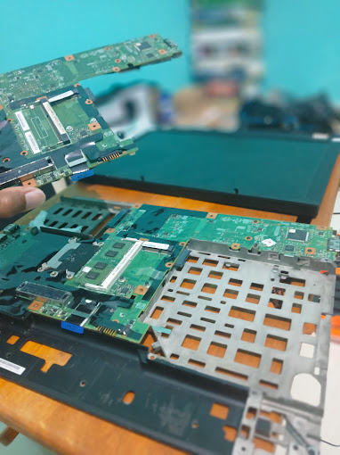 Servis Laptop